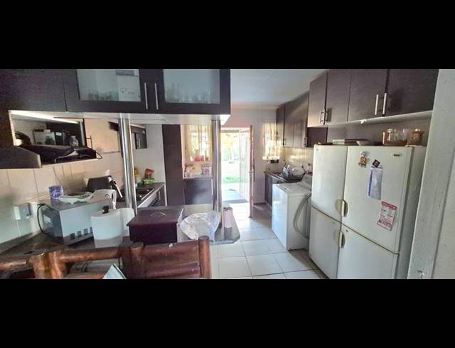 3 BEDROOM TOWNHOUSE FOR SALE IN HEUWELSIG ESTATE